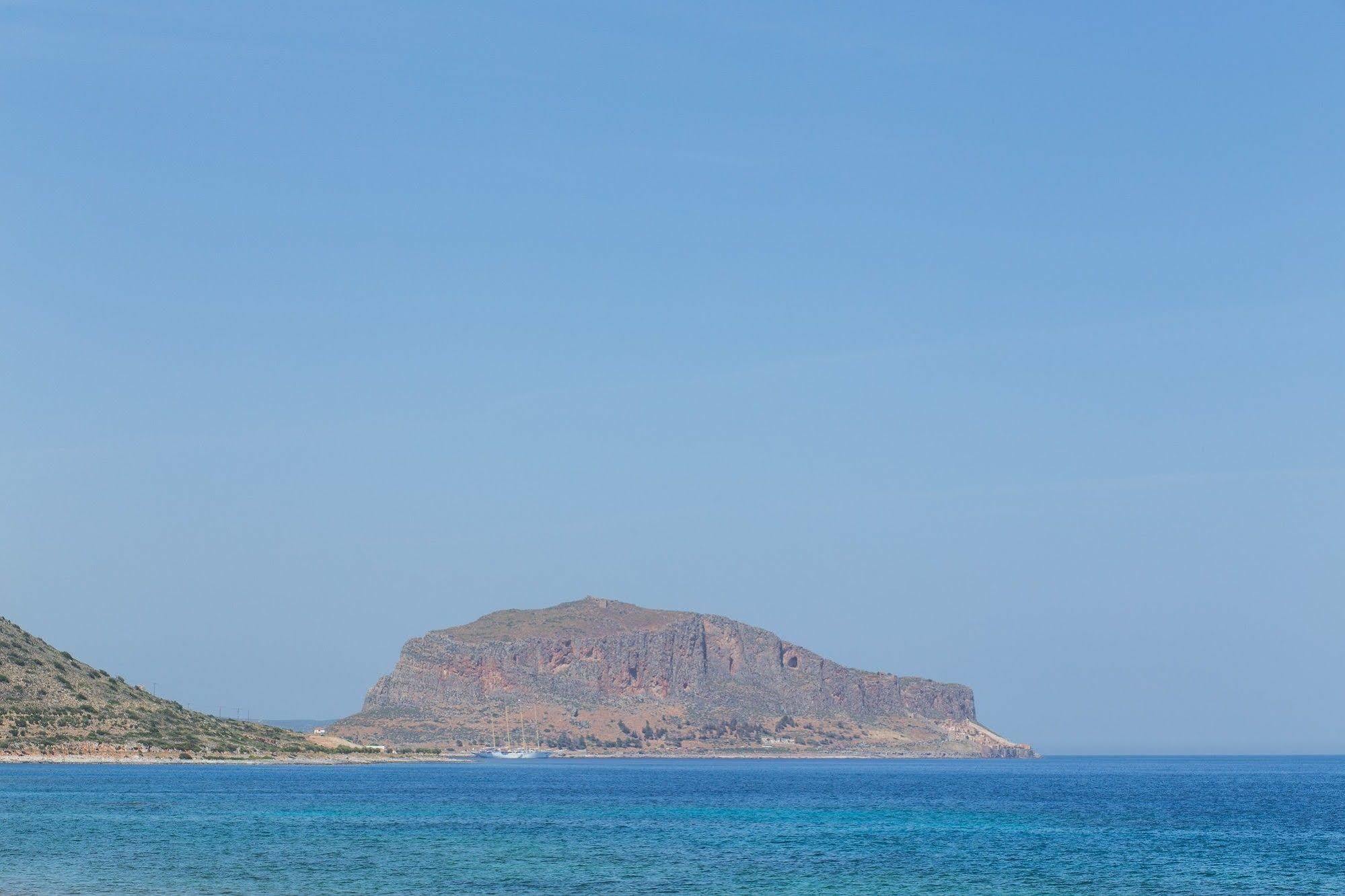 מונמבאסיה Venti Seaside Adult Hotel מראה חיצוני תמונה